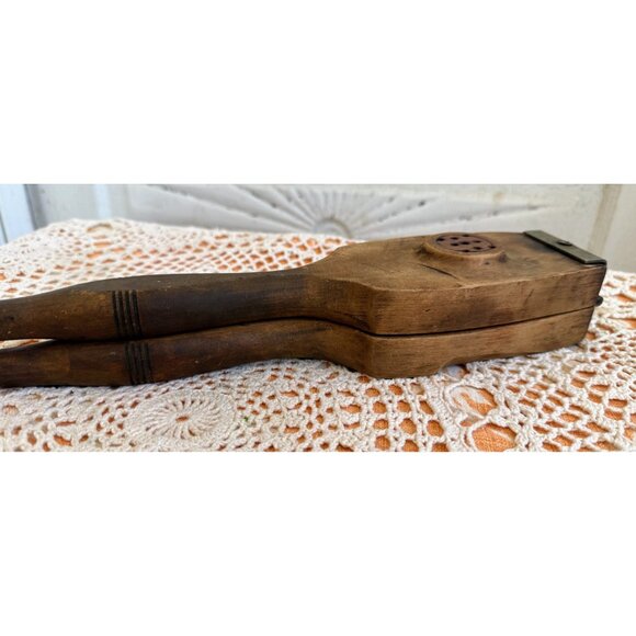 Antique Wooden Handheld Citrus Lemon Press Juicer With Metal Hinges & Rustic Fin - Picture 13 of 13
